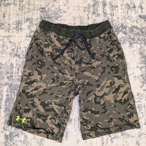 🤑Under Armour Green Camouflage Shorts